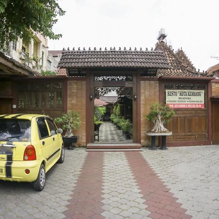 Reddoorz Syariah @ Lempuyangan Hotel Джокякарта Екстериор снимка