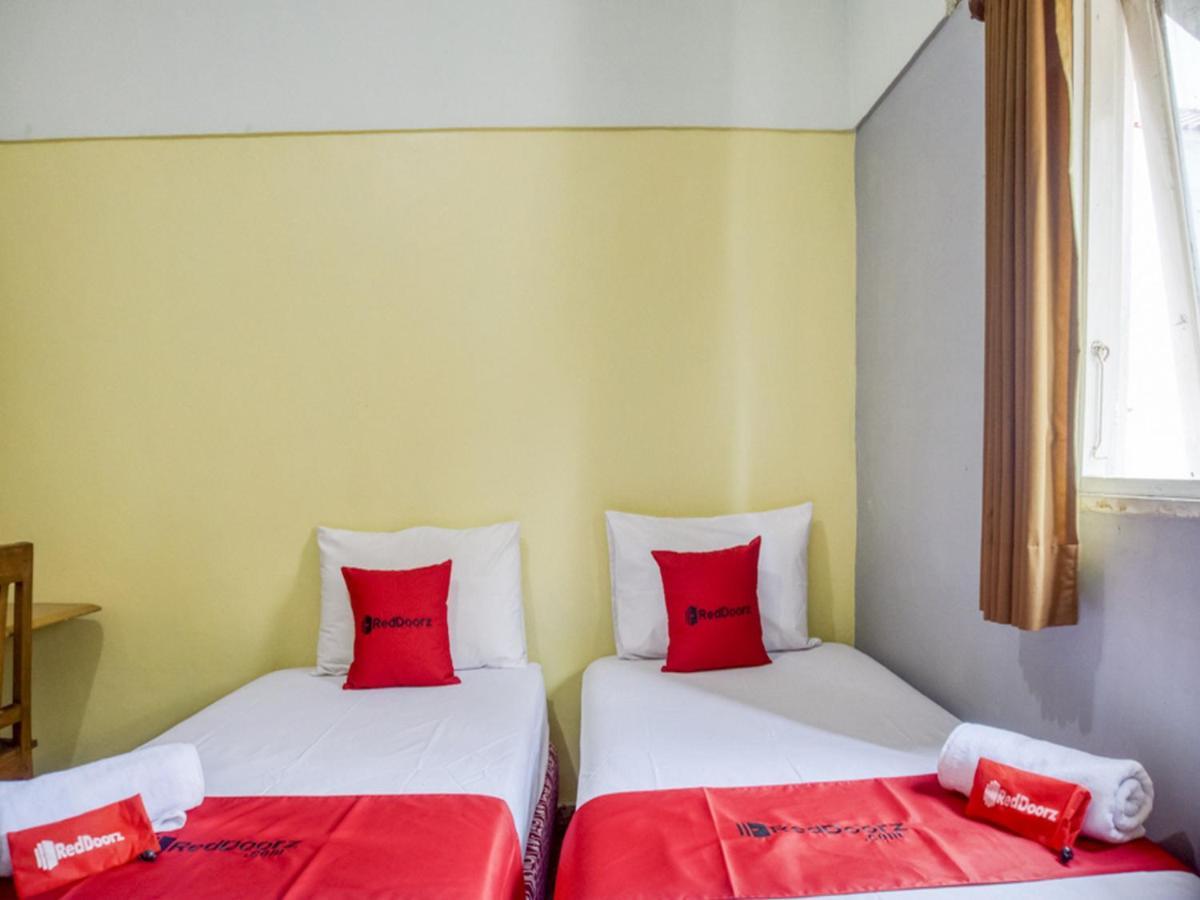 Reddoorz Syariah @ Lempuyangan Hotel Джокякарта Екстериор снимка