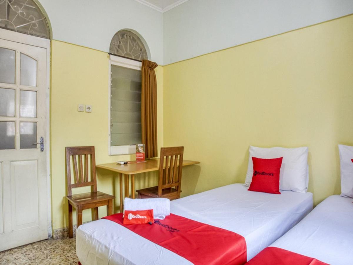 Reddoorz Syariah @ Lempuyangan Hotel Джокякарта Екстериор снимка